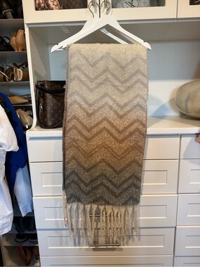 Chevron Ombre Fringe Scarf - Neutral Gradient